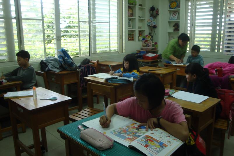 「得安小太陽」提供弱勢家庭兒童課業輔導協助