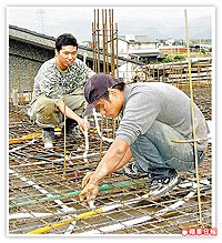 「雙失少年」的立偉，在水電師傅吳意廷的帶領下，已找到未來的方向