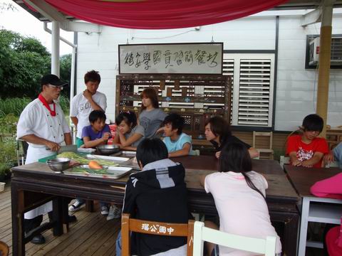 中餐陳老師教學生魚丸米粉、肉羹麵、麻醬麵、蚵阿煎等各種小吃